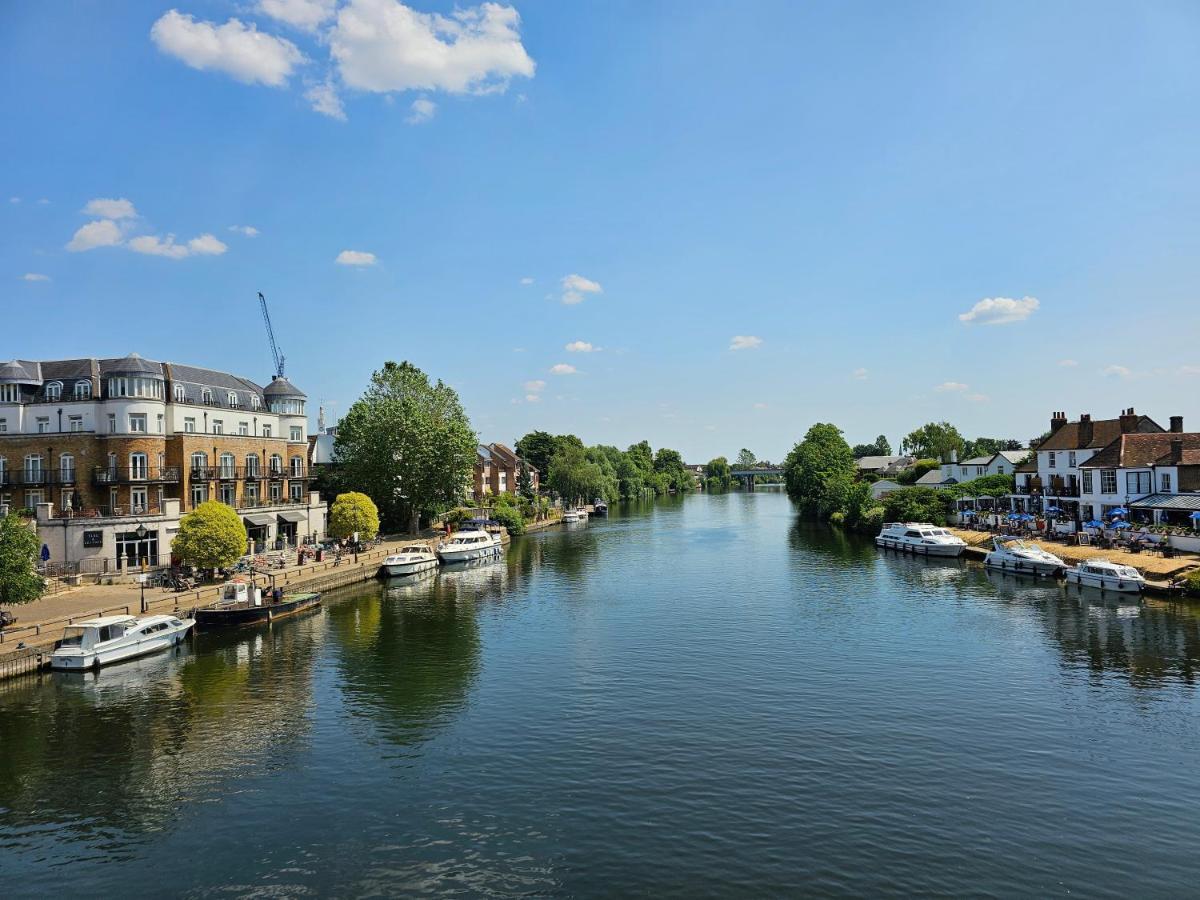 Train Station Serenity Staines-upon-Thames Eksteriør billede